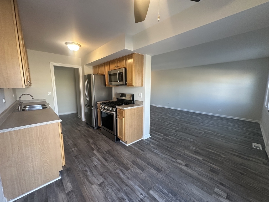 306 Northwestern Court - Photo 7