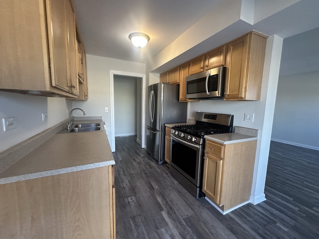 306 Northwestern Court - Photo 4