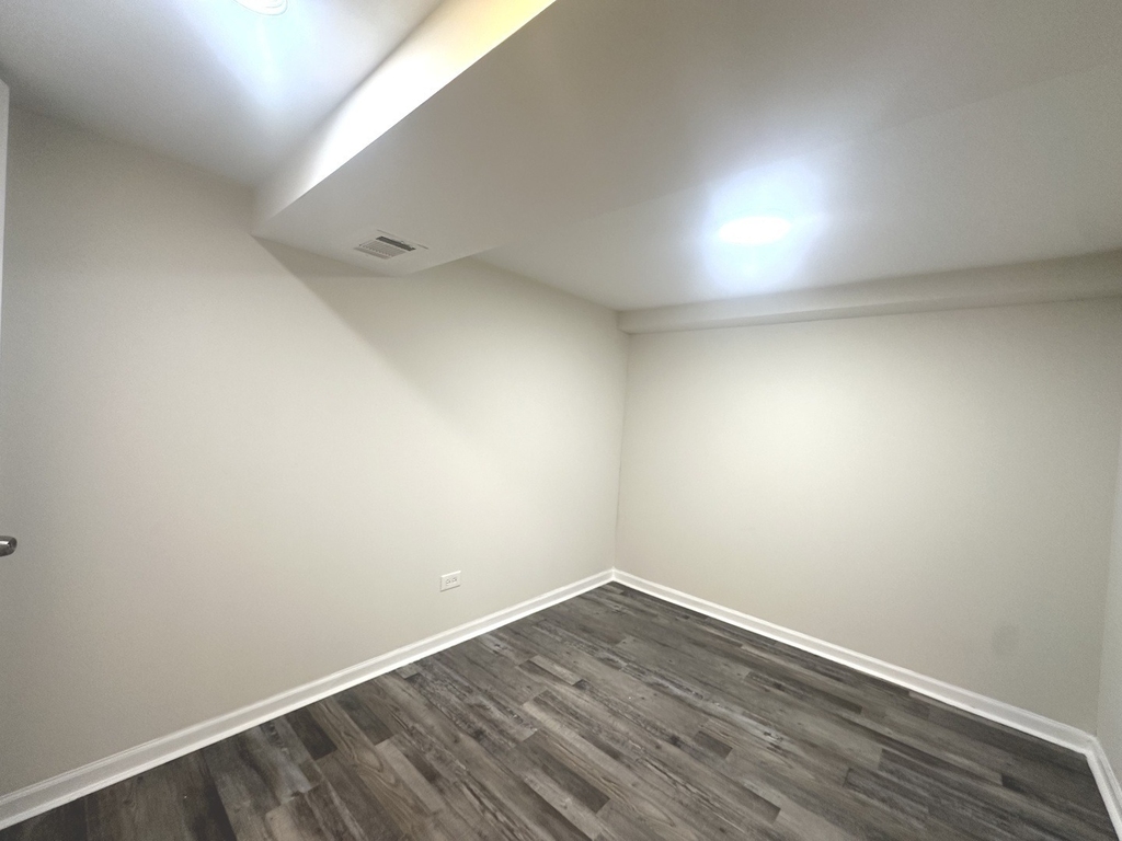 306 Northwestern Court - Photo 18