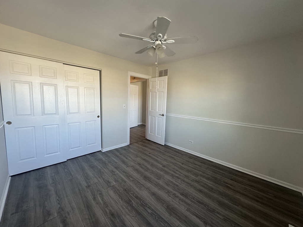 306 Northwestern Court - Photo 11