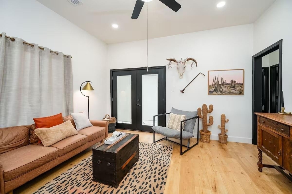 502 Dark Street - Photo 0