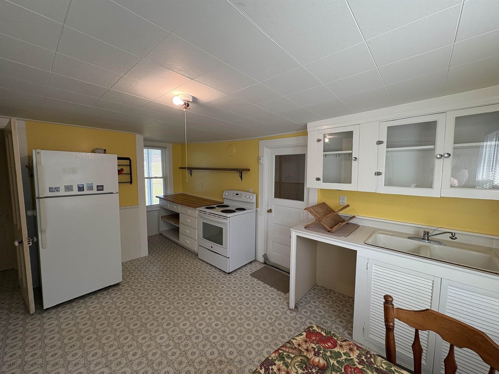 477 Myers - Photo 2