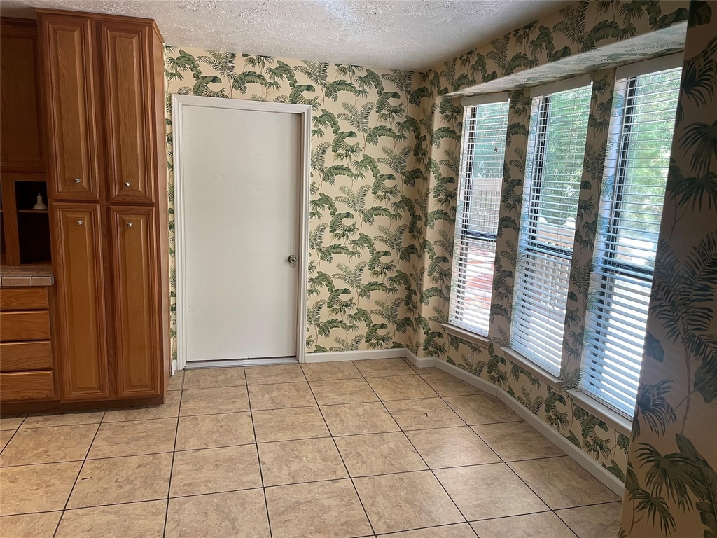 302 Somerset Road - Photo 5