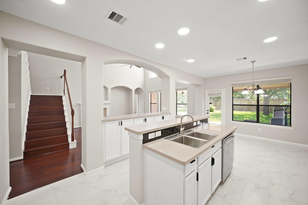 714 Coggins Point Way - Photo 4