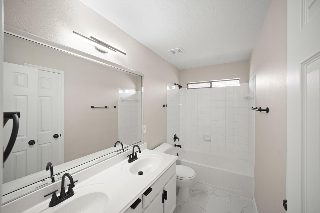 714 Coggins Point Way - Photo 20