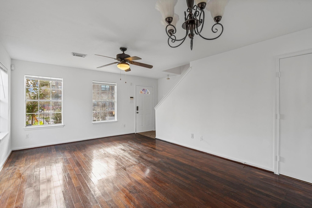 2106 Nettleton Street - Photo 0