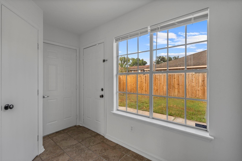 2106 Nettleton Street - Photo 2