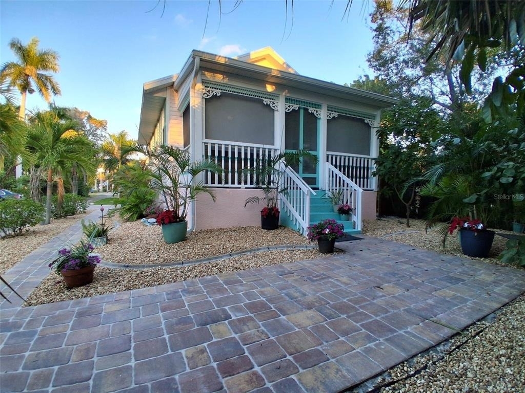216 Berry Street - Photo 2