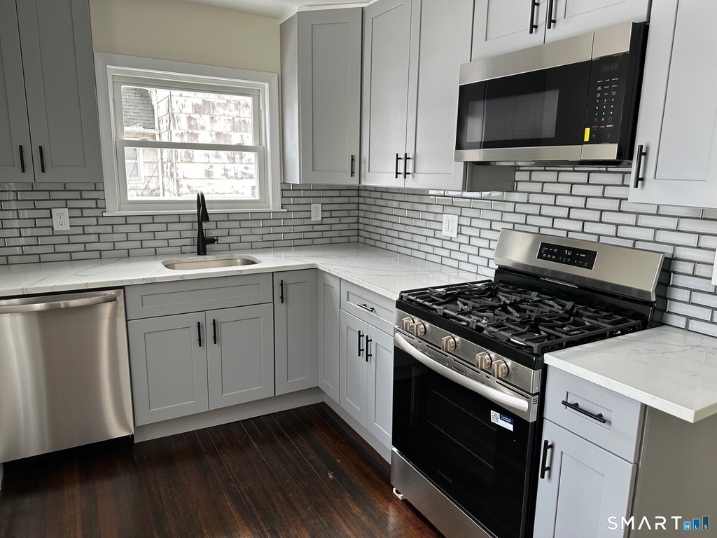 713 Main Street - Photo 2