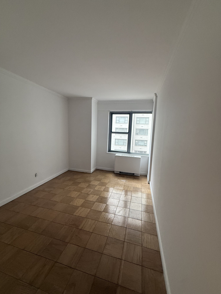245 East 63rd Street - Photo 2