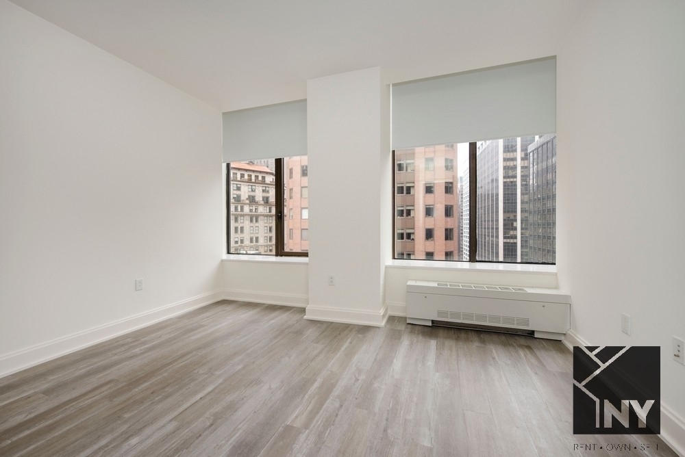 Hanover Square - Photo 0