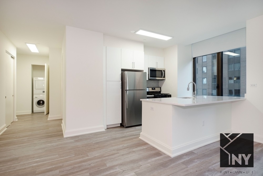 Hanover Square - Photo 1