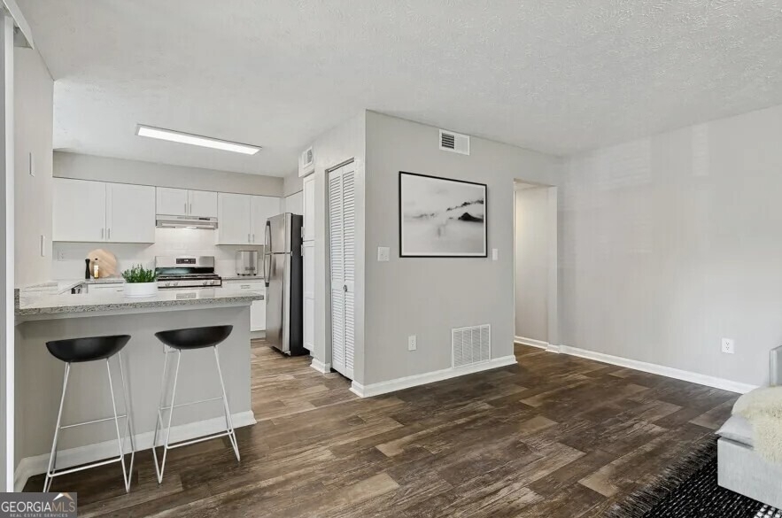 7600 Roswell Road - Photo 2