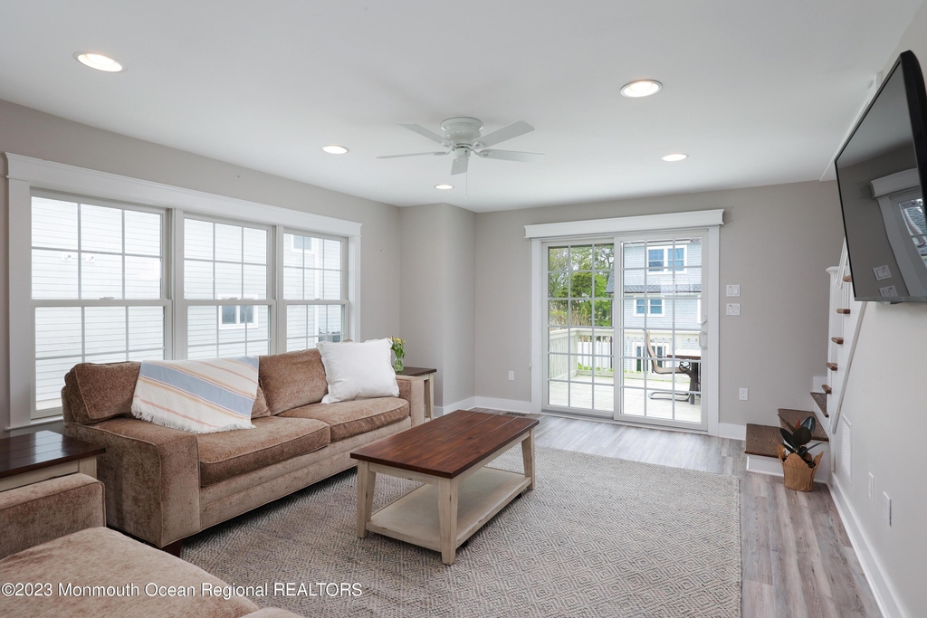 912 Ocean Avenue - Photo 11