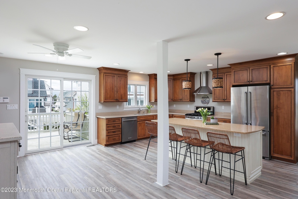 912 Ocean Avenue - Photo 2