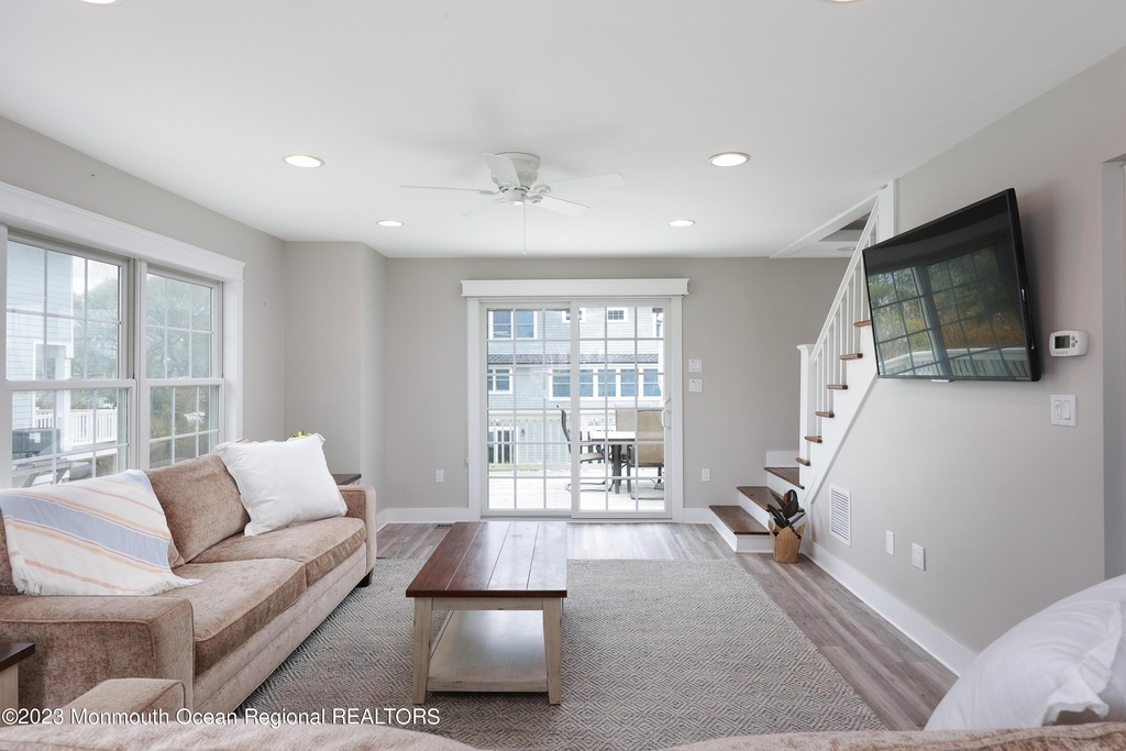 912 Ocean Avenue - Photo 9