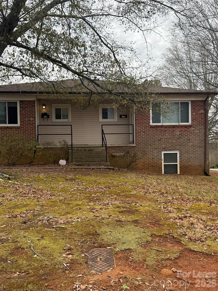 833 4th Avenue Sw - Photo 0