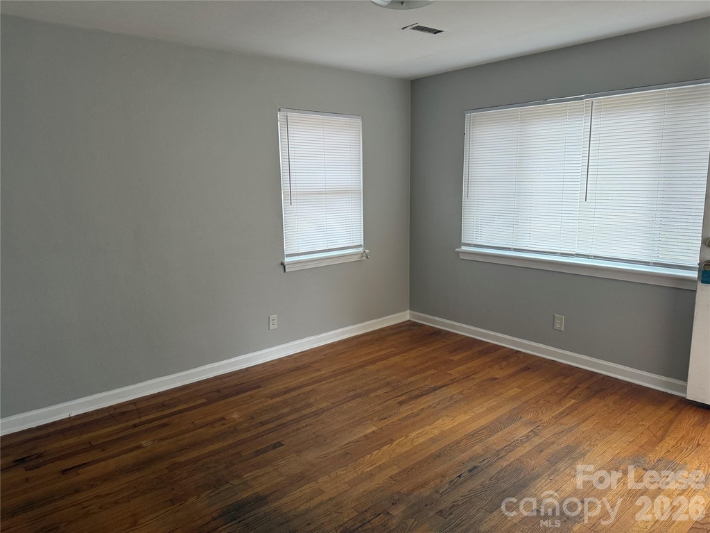 833 4th Avenue Sw - Photo 2