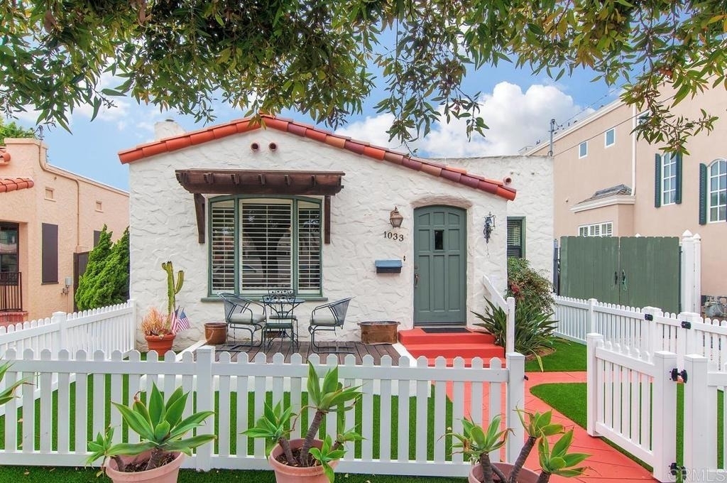 1033 Encino Row - Photo 0