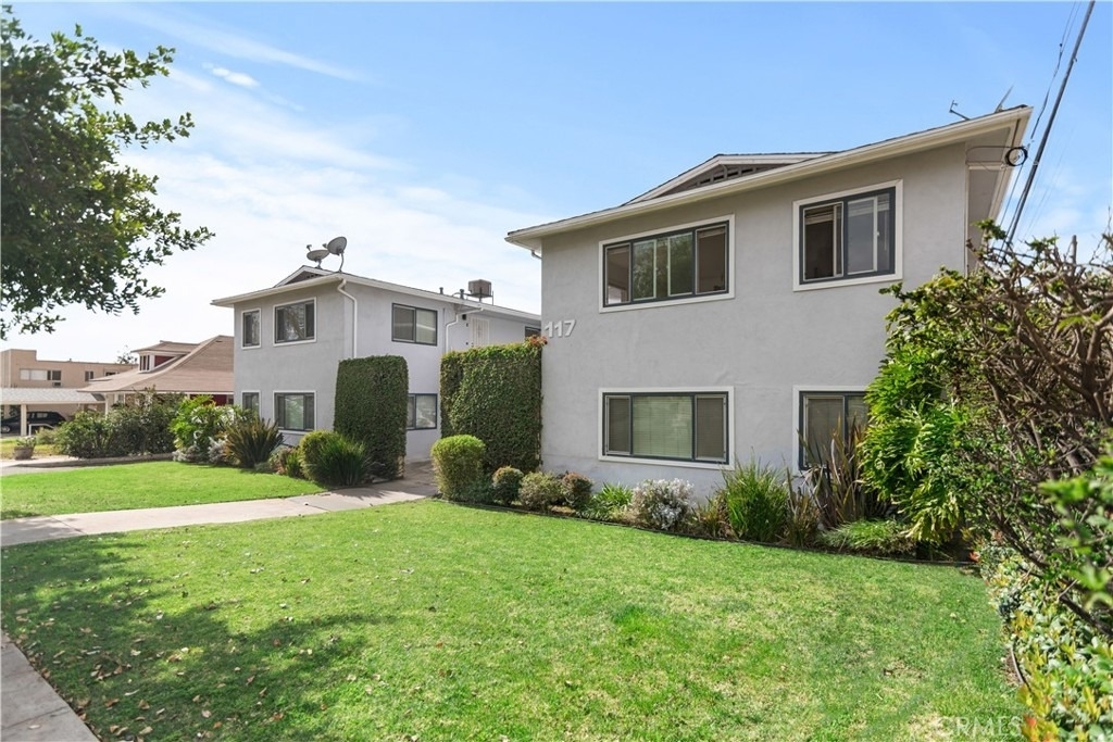 117 S Ivy Avenue - Photo 1