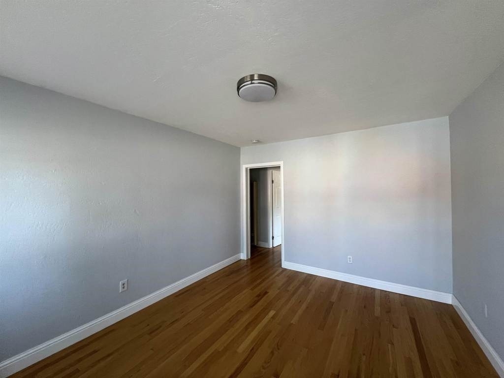 3244 Ellis St - Photo 0