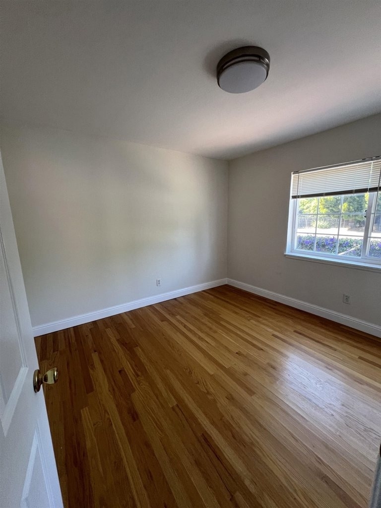3244 Ellis St - Photo 2