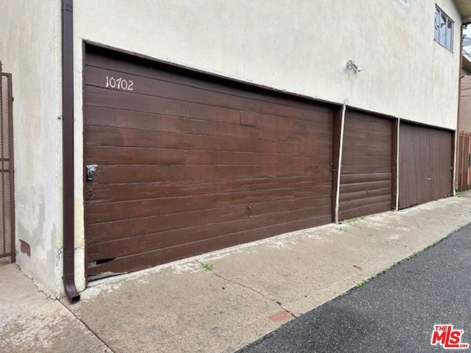 10702 Crenshaw Boulevard - Photo 19
