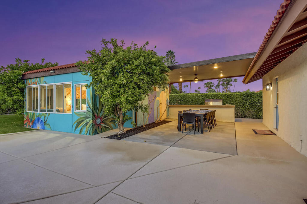 2230 Tamarisk Road - Photo 9