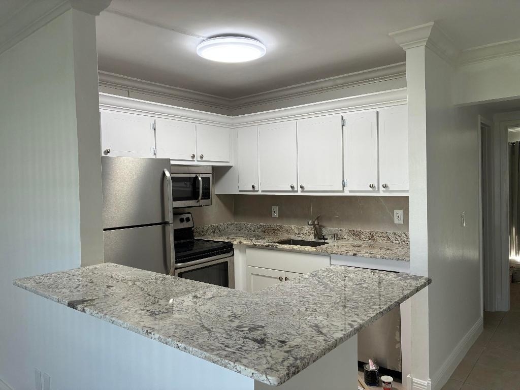 650 Horizons Avenue E - Photo 2