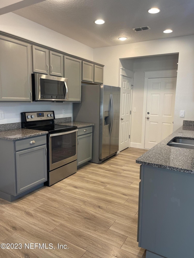 7003 Butterfield Court - Photo 2