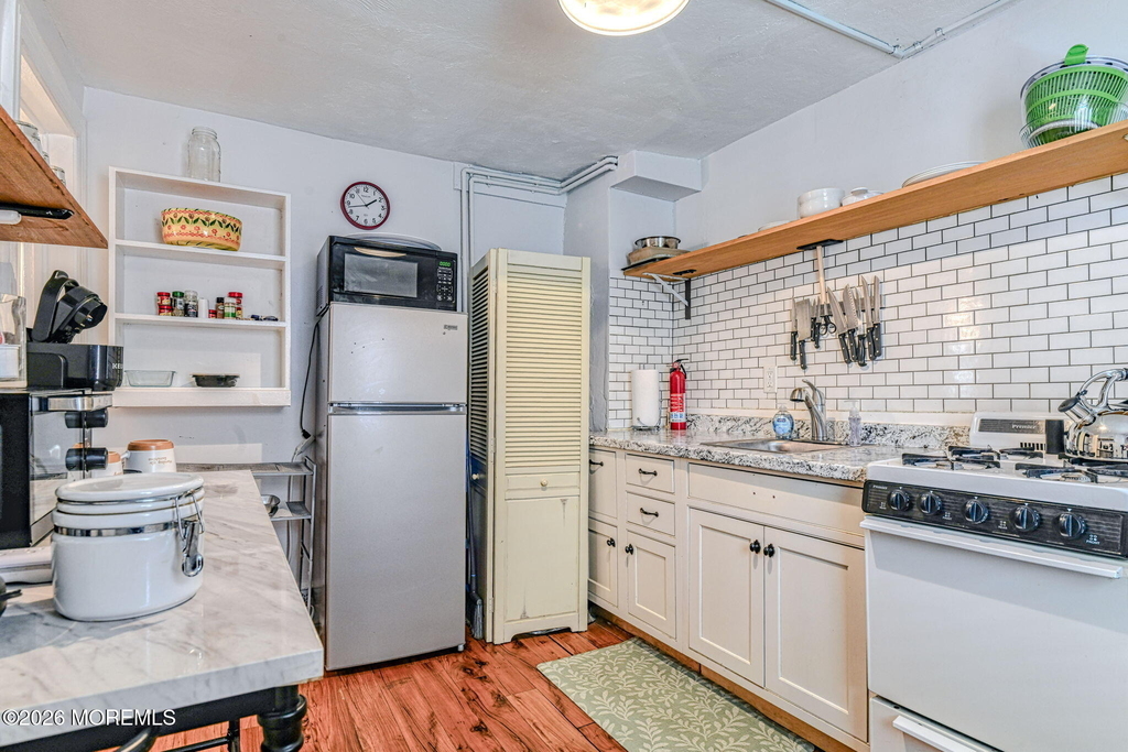 19 Webb Avenue - Photo 12