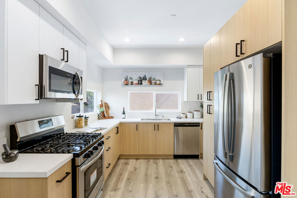 222 N Coronado Street - Photo 3