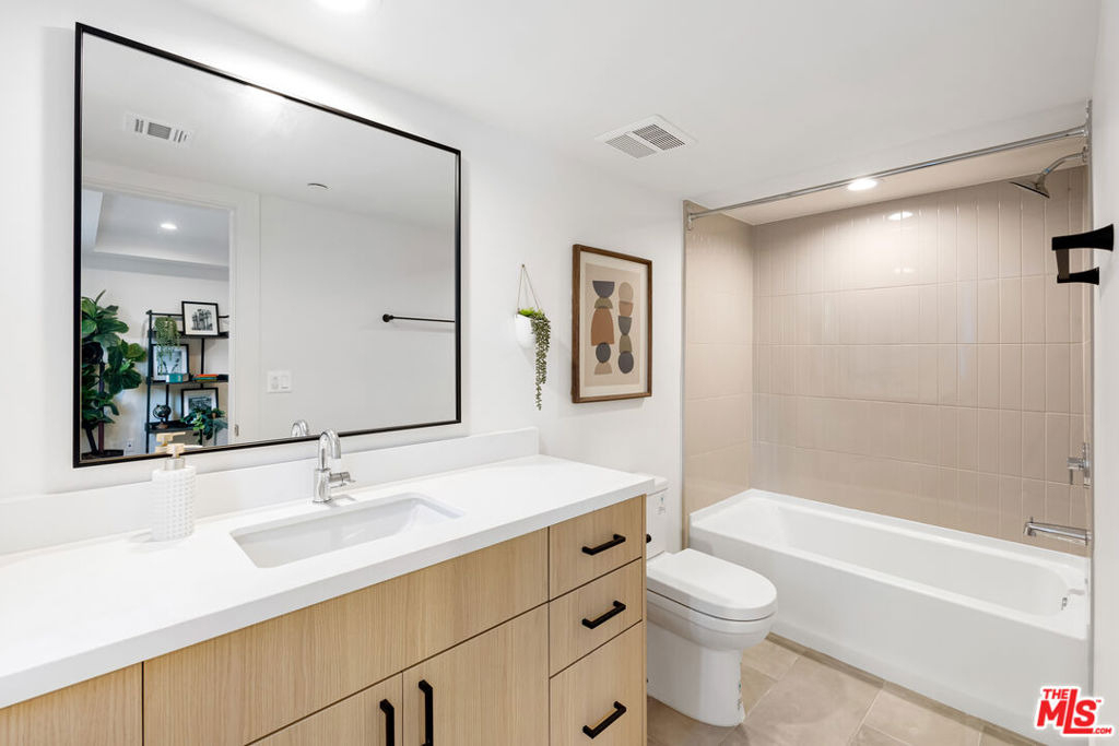 222 N Coronado Street - Photo 5