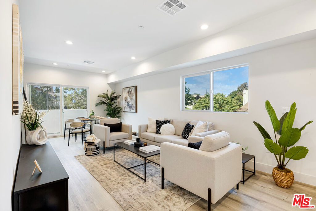 222 N Coronado Street - Photo 1