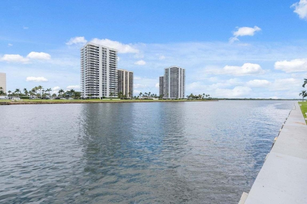 20 Yacht Club Drive - Photo 2