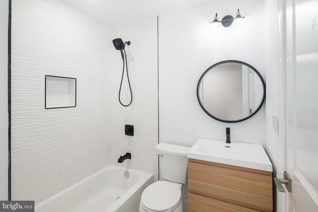 653 N Preston Street - Photo 5