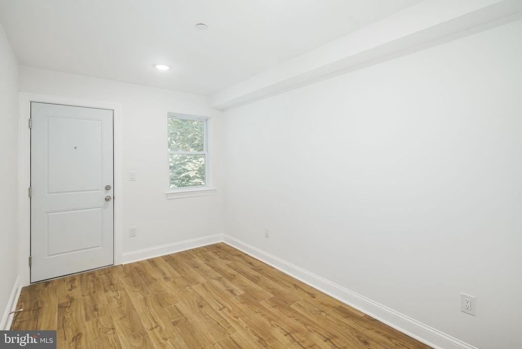 653 N Preston Street - Photo 8