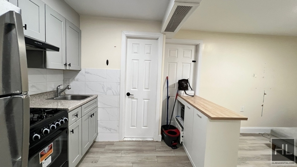 798 Miller Avenue - Photo 2
