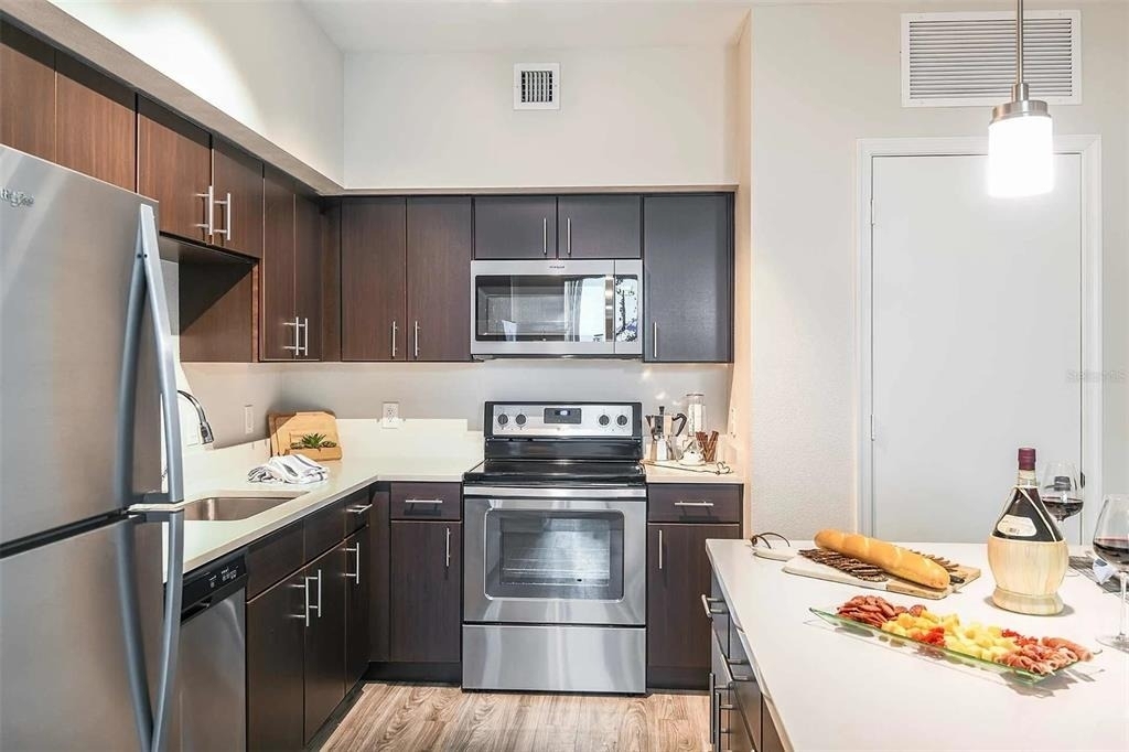 415 E Pine Street - Photo 8