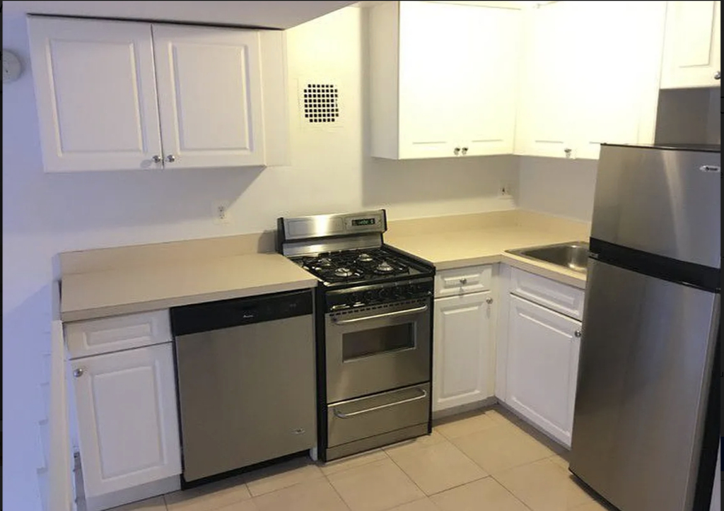 210 East 22nd Street - Photo 3