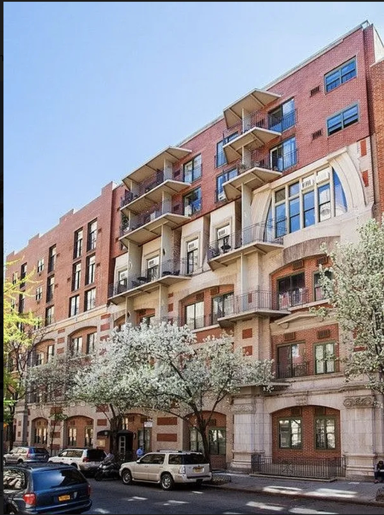 210 East 22nd Street - Photo 5