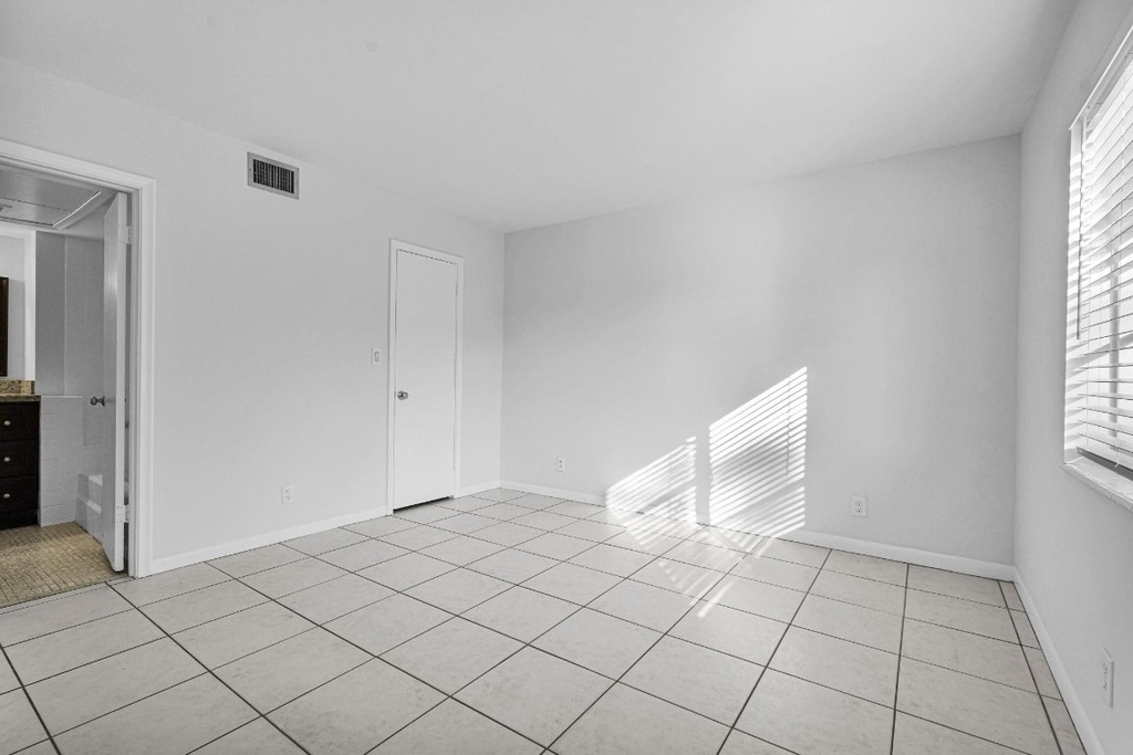 9 Ne 19th Court - Photo 8