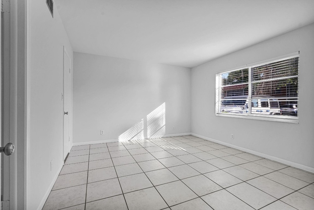 9 Ne 19th Court - Photo 7