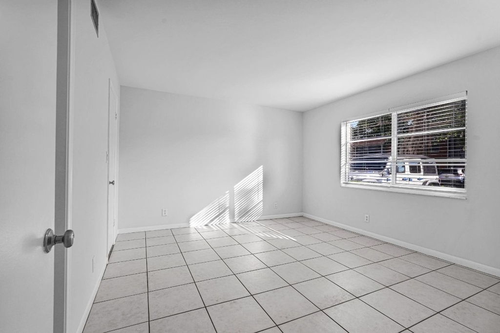 9 Ne 19th Court - Photo 6