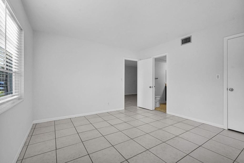 9 Ne 19th Court - Photo 9