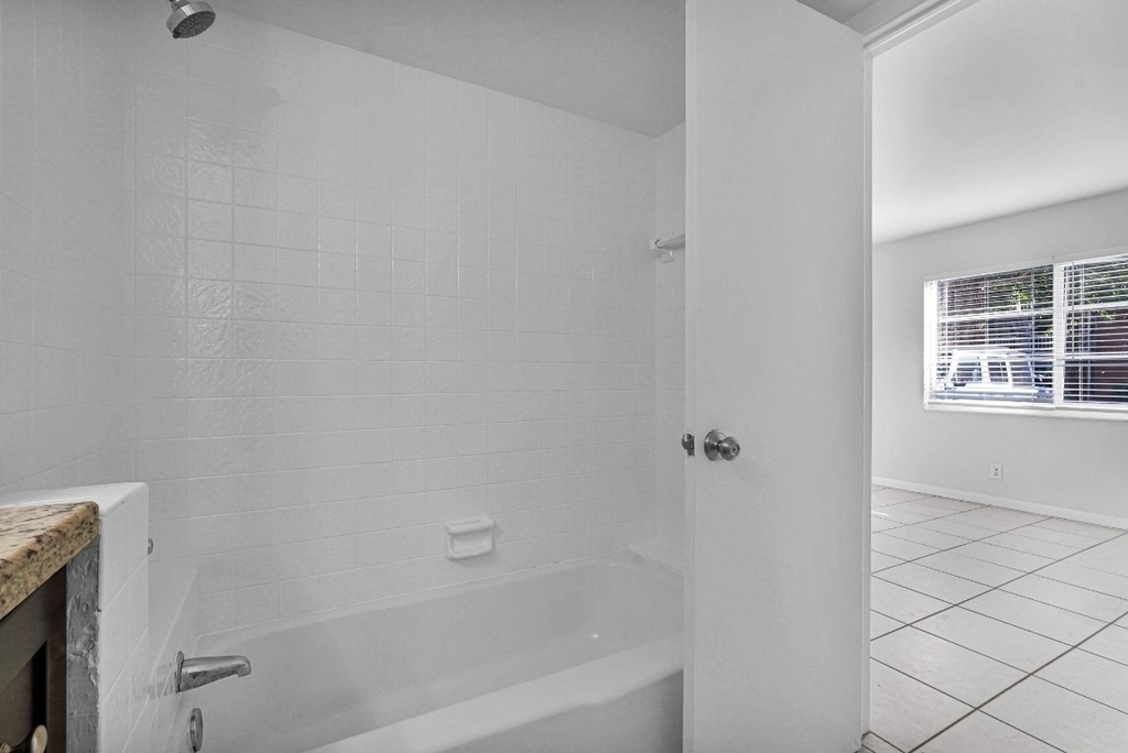 9 Ne 19th Court - Photo 5