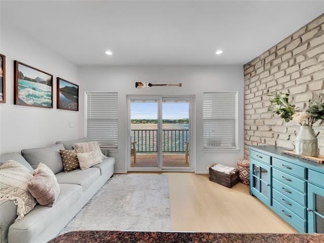 401 E Pearl Street - Photo 1