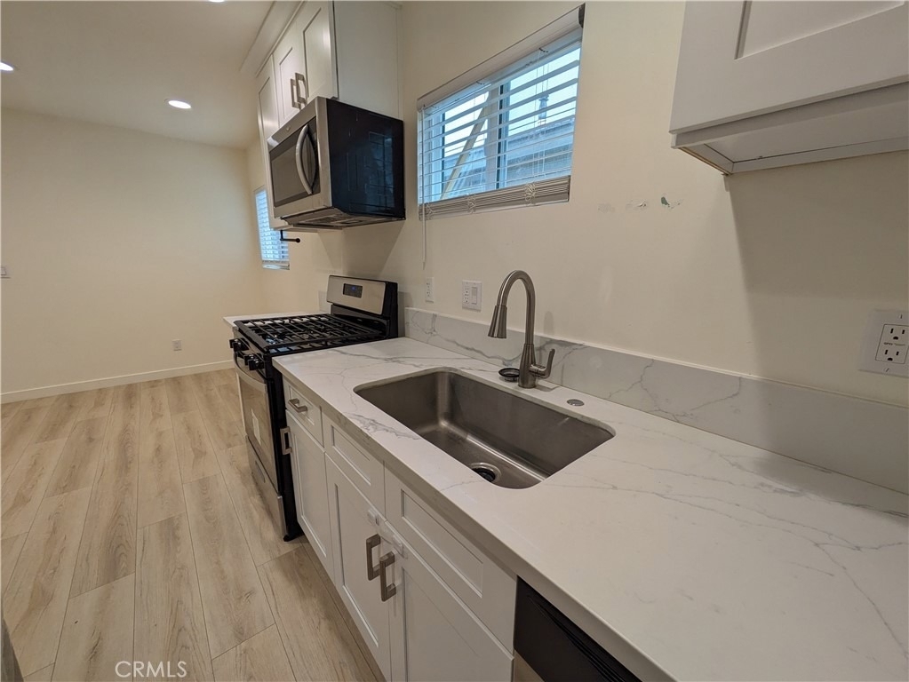200 E Phillips St - Photo 2