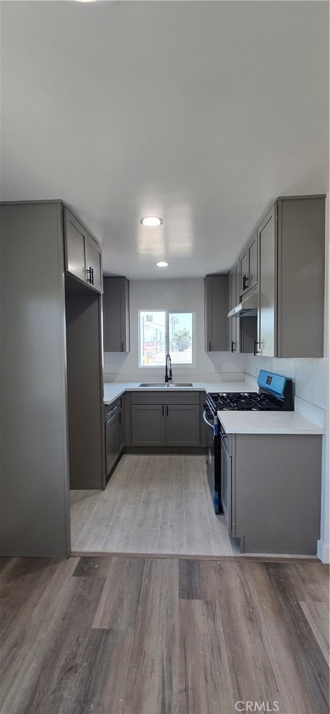 833 E 92nd - Photo 4