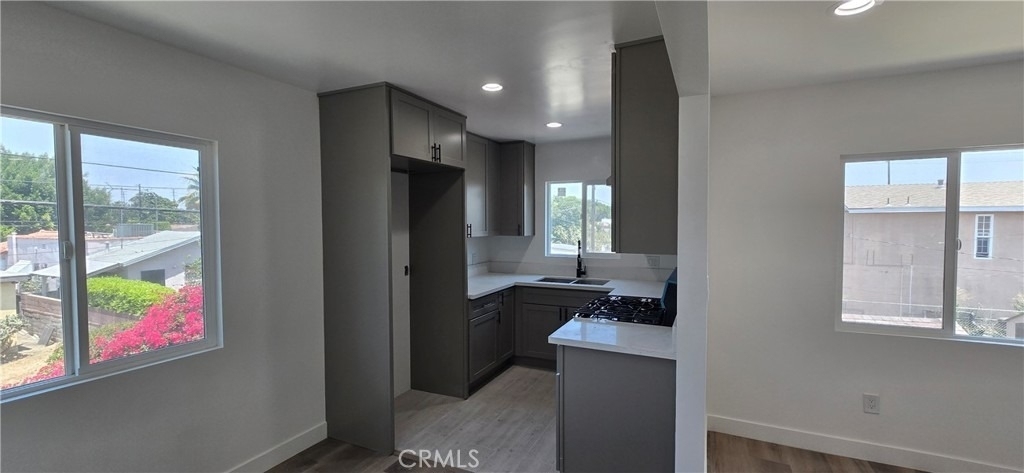 833 E 92nd - Photo 3